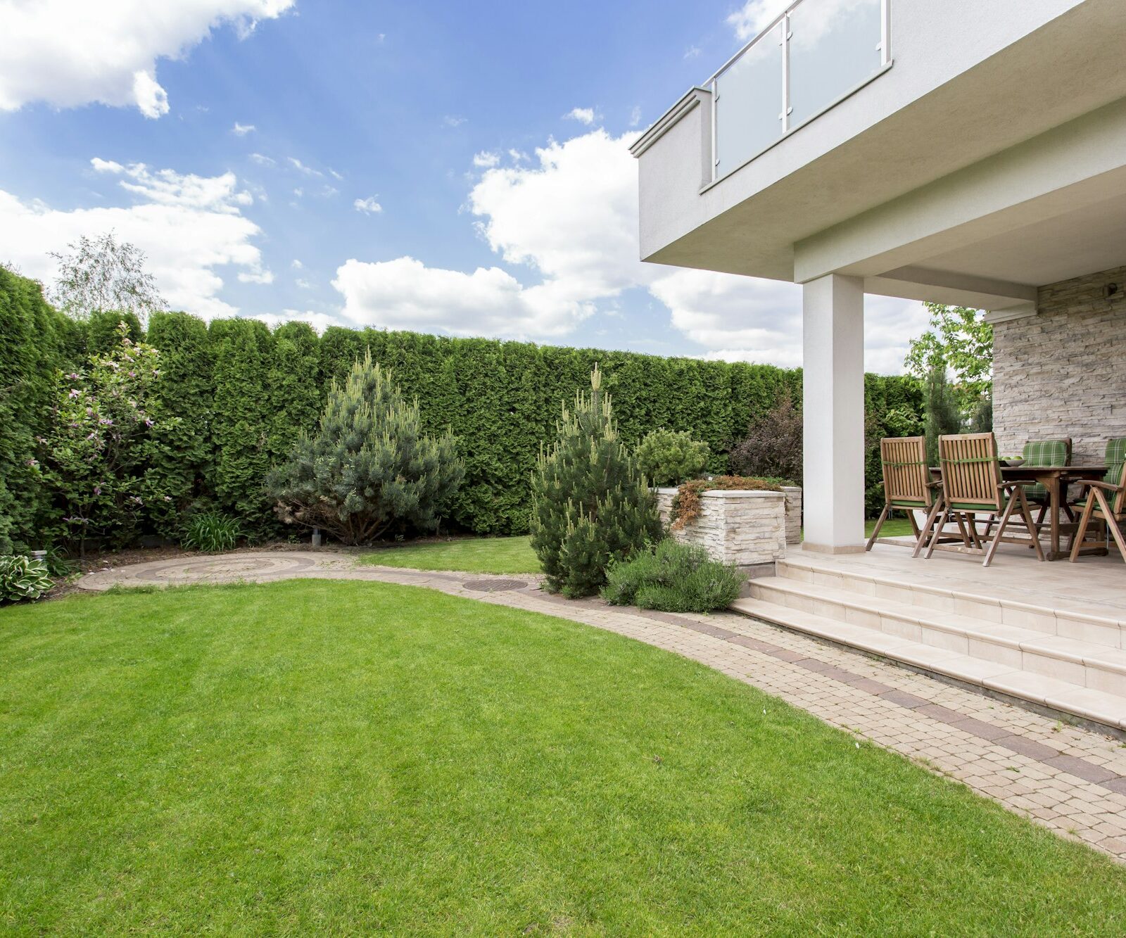 Modern house with beauty garden